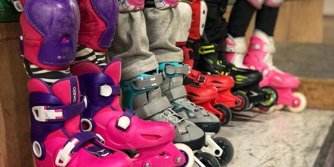 Clases de Patinaje Valencia Niños Sentados Patines 001