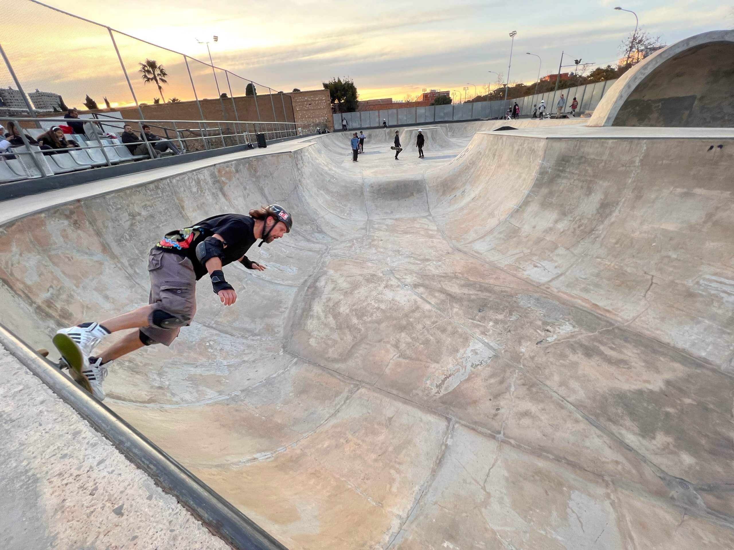 Grupo de skate adultos en Beteró